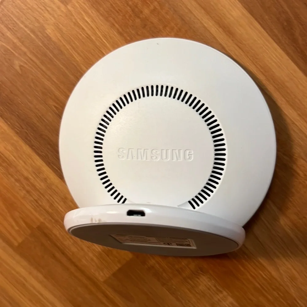 Samsung EP-NG930 Black Wireless Fast Charging Stand
